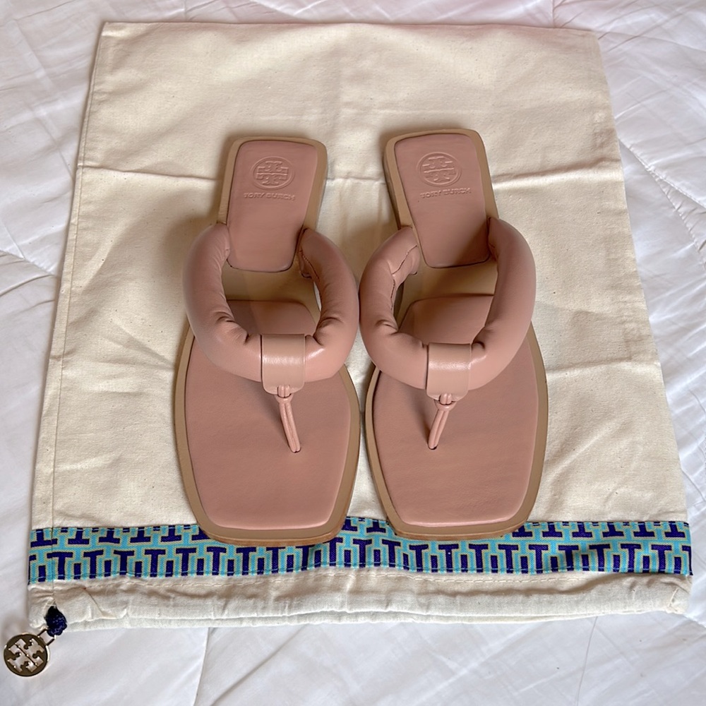 Tory Burch NWT Puffy Leather Thong sandals color Pink Moon size 7.5